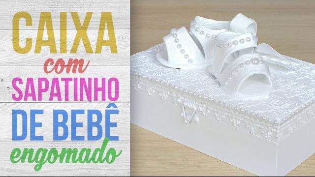 Caixa com Sapatinhos de Bebê Engomados {Laqueado Branco}