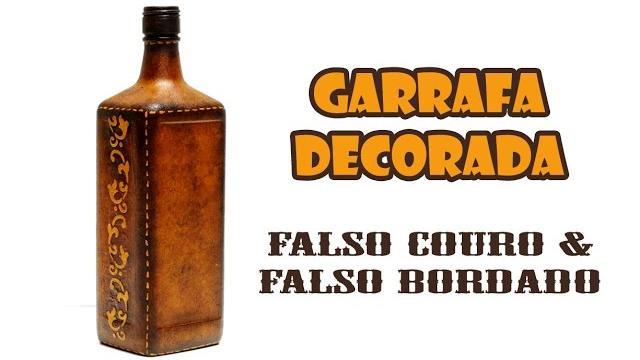 Garrafa Decorada com Pintura Falso Couro e Falso Bordado