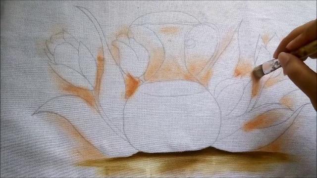 Aula completa de jarro transparente com tulipas