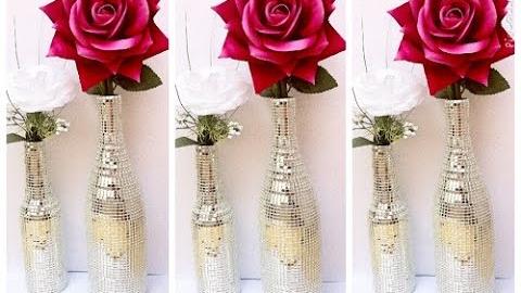 Garrafa decorada com fita espelhada