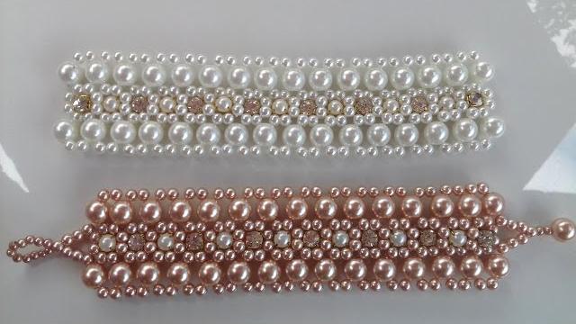 Bracelete de pérolas e strass