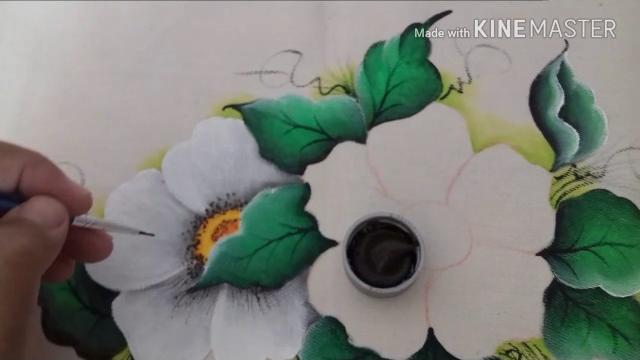 Como Pinto flor branca em tecido