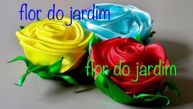 Rosa de fitas de cetim