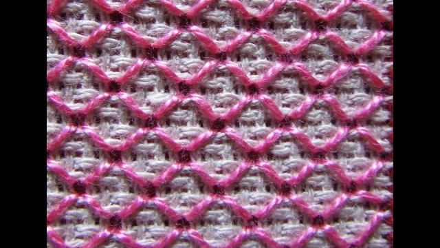 LOSANGOS DE PONTO ATRÁS EM ZIGUE ZAGUE – Tathinha Bordados