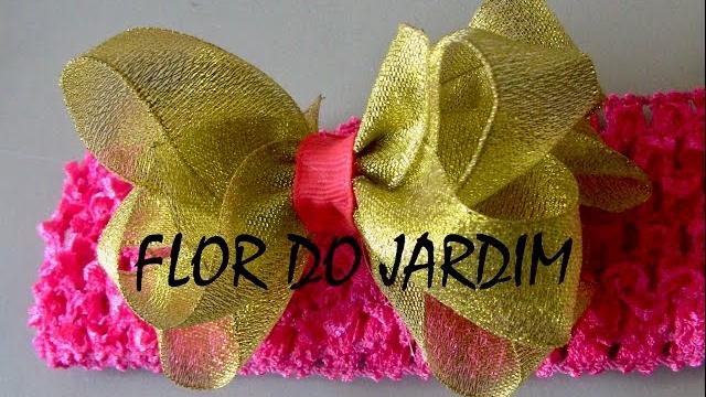 Laço dourado de fita de organza