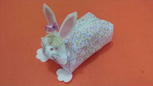 Estojo no formato de coelho