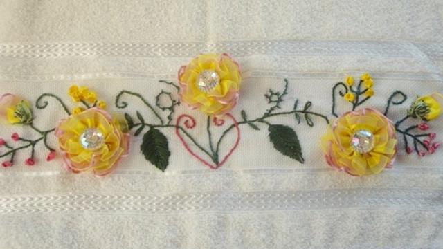 Bordados de Rosas c/ Fitas em Toalhas Passo a passo