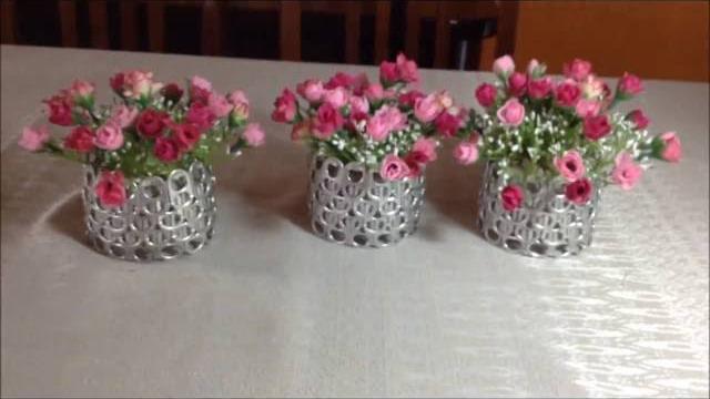 18 MINI ARRANJOS DE FLORES ARTIFICIAIS VASO COM LACRE DE LATINHA
