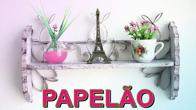 Prateleira vintage com papelão
