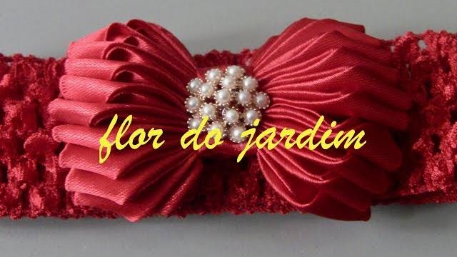 Laço de dobrinhas de fita de cetim