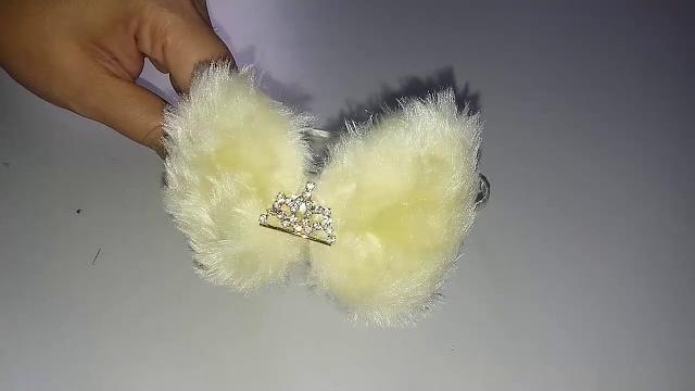 Tiara com Laço de Pelúcia