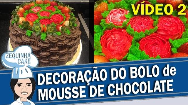 Decorando com Zequinha Bico 1M o Bolo de Mousse de chocolate