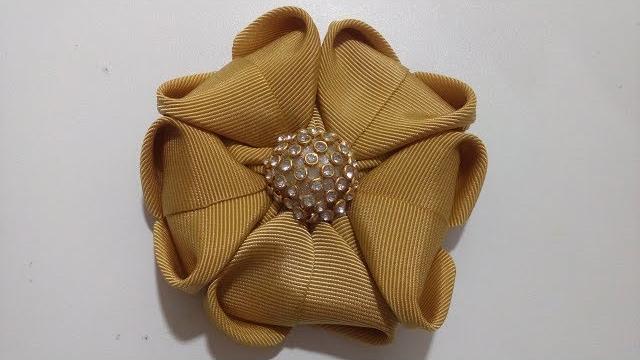 Flor coração com fita de gorgurão