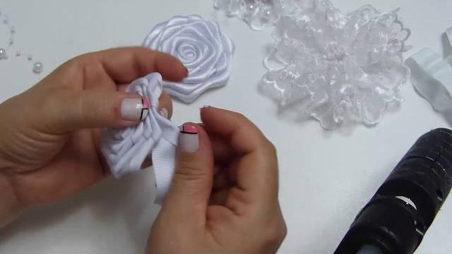 Como elaborar la Flor Rococo grande para una tiara de bautizo
