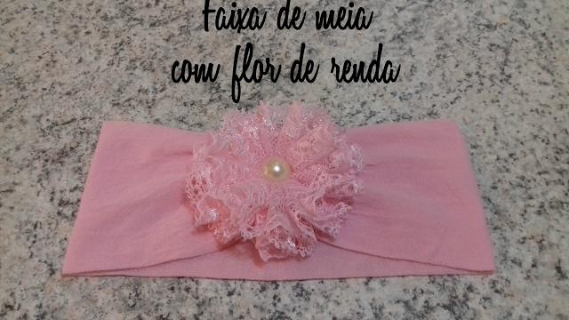 Faixa de meia de seda com flor de renda