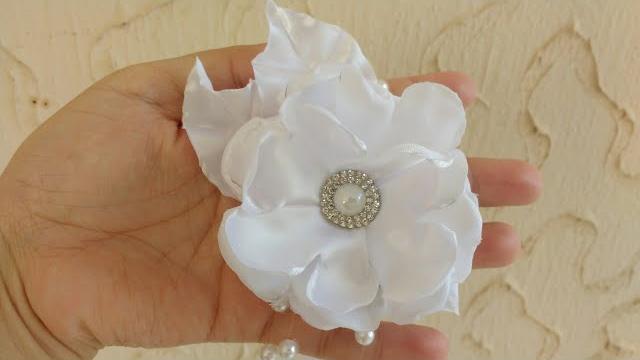 Flor Camelia Boleada por Morgania Sales