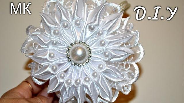 Linda flor para aplicação em tiaras