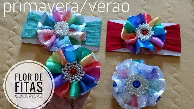 Flor com fita de cetim e organza na meia de seda