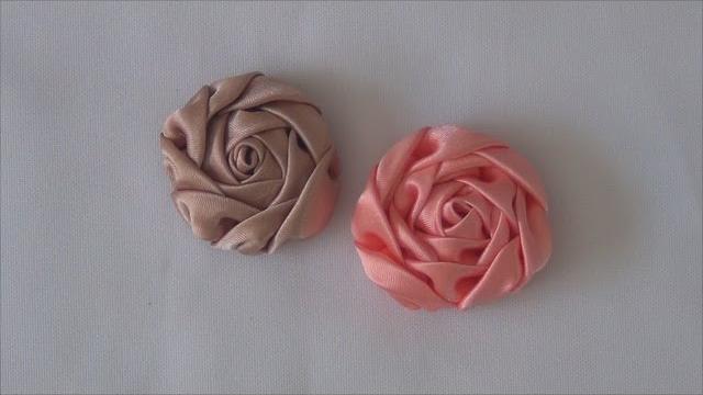 Rosa de cetim para diversas aplicações e customização