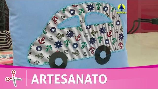 Almofada com patch aplique por Regina Mação