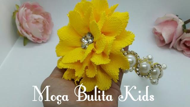 Arco com pérolas e strass flor em tufão