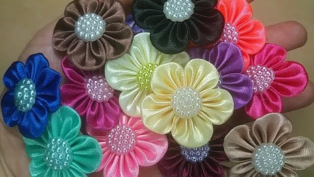 Flores simples de cetim