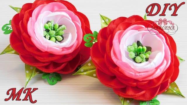 Lindas rosas abertas de cetim