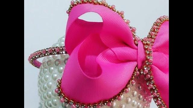 Tiara com manta de strass bordada com pérolas