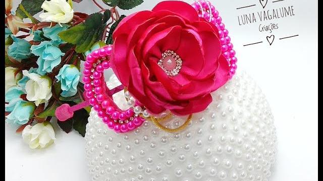 Aplique em feltro com pérolas para tiara