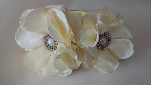 Tiara com duas flores/ flor de cetim