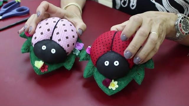 Faça e venda: Lindo agulheiro de feltro na forma de joaninha