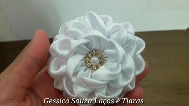 Flor de tecido de cetim usando círculos