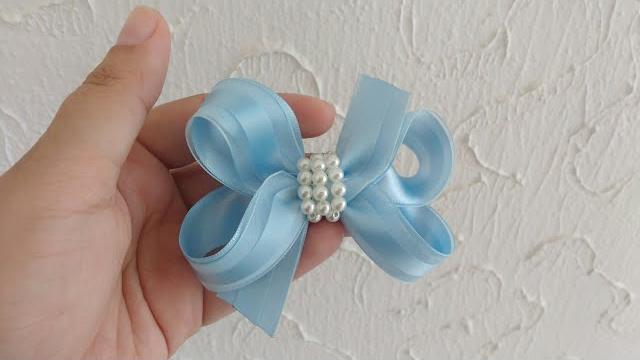 Laço com fita de organza 22mm por Morgania Sales