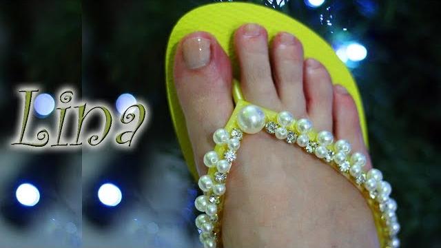 Chinelo decorado: Pérolas e strass bem simples