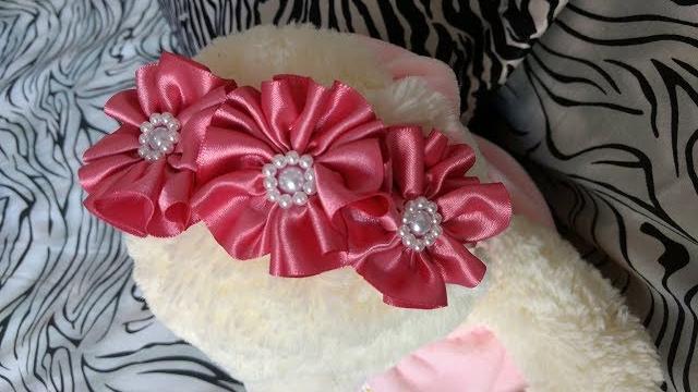 Tiara com flores franzidas