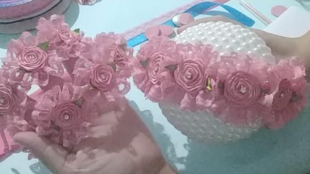 Coroa De flores Na Meia De Seda Com Renda Número 5