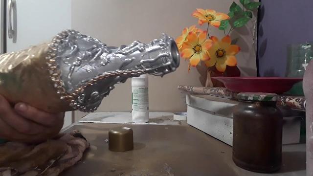 Garrafa com efeito de textura e com efeito prata