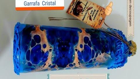 Garrafa de cristais azul com decupagem