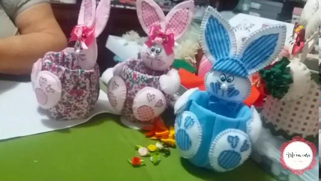 Coelhinhos da Páscoa feitos com garrafa pet e feltro – Parte 2