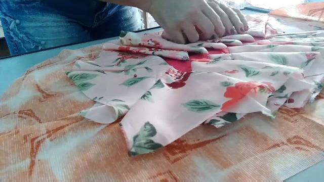 Tapete de retalhos bicão, molde oval com linhas retangulares