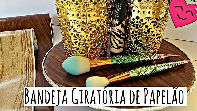 Bandeja giratória de papelão