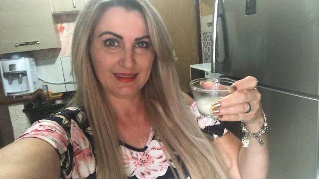Isso vai desmaiar seus fios de cabelo crescer e engrossar por Nina Della Rosa