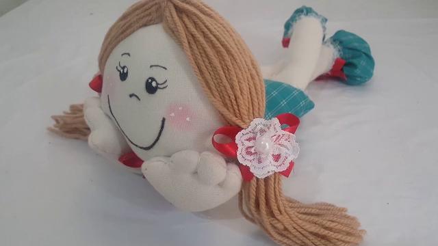 Como fazer Boneca de pano deitada para decorações – sem máquina