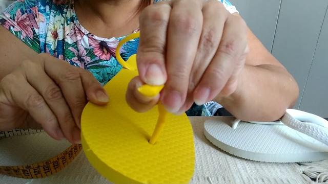 Como cortar e emendar alças de havaianas sem costurar