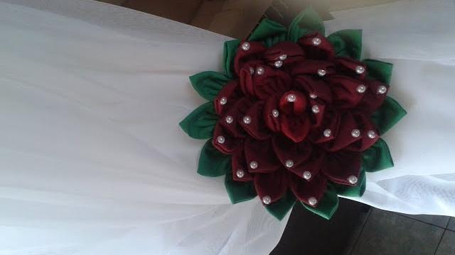 PORTA CORTINA FLOR DE FUXICO