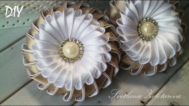Bela flor de fita Marshmallow