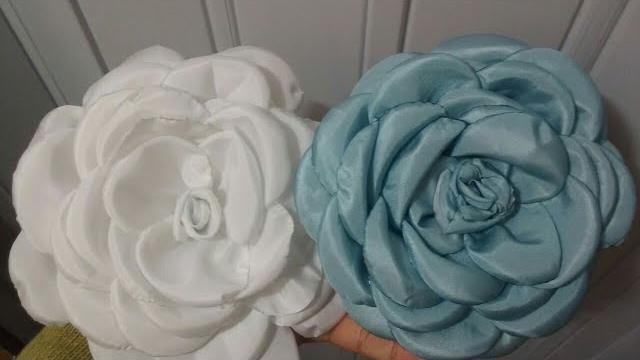 Veja como fiz essa rosa utilizando materiais recicláveis