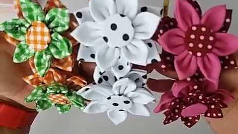 Tiara feita com a flor de tecido