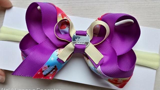 Laço boutique com fita de personagem e SEGREDINHOS