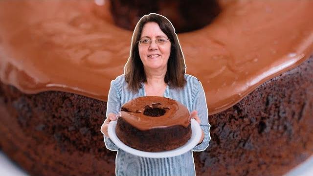 BOLO DE CHOCOLATE DE MÃE – FÁCIL E RÁPIDO